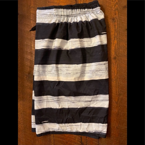 Men’s US Apparel Patriotic Swim Trunks - Picture 2 of 6